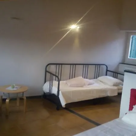 Villino Di Lara 카사르자리구레